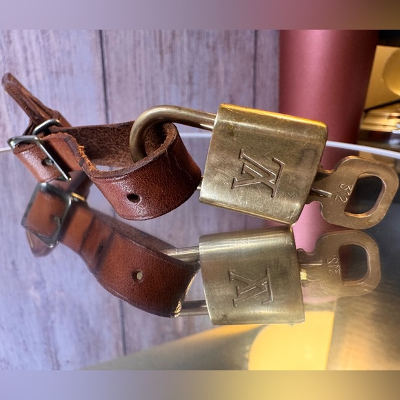 Louis Vuitton brass lock and key #312 & Brown Leather luggage tag EUC - Picture 1 of 7